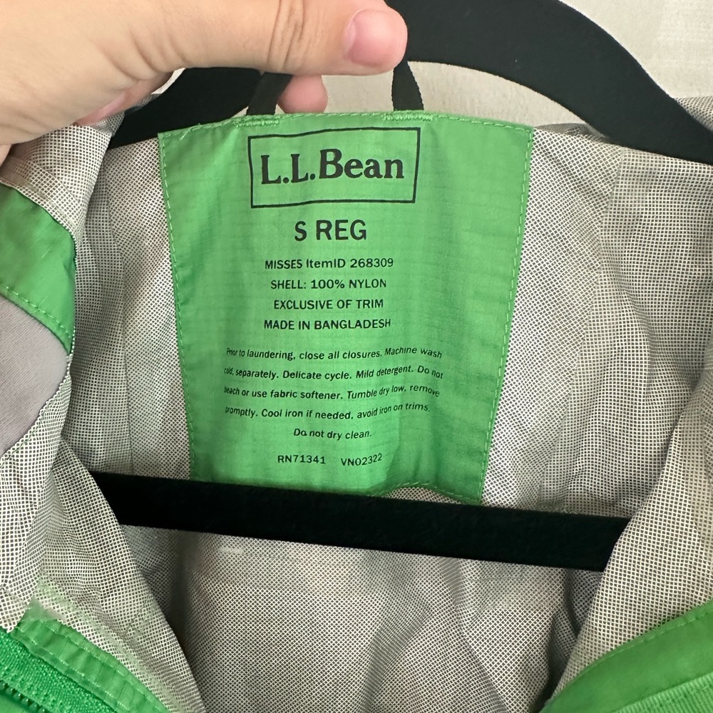 L.L. Bean lightweight rain Jacket - Picture 3 of 7